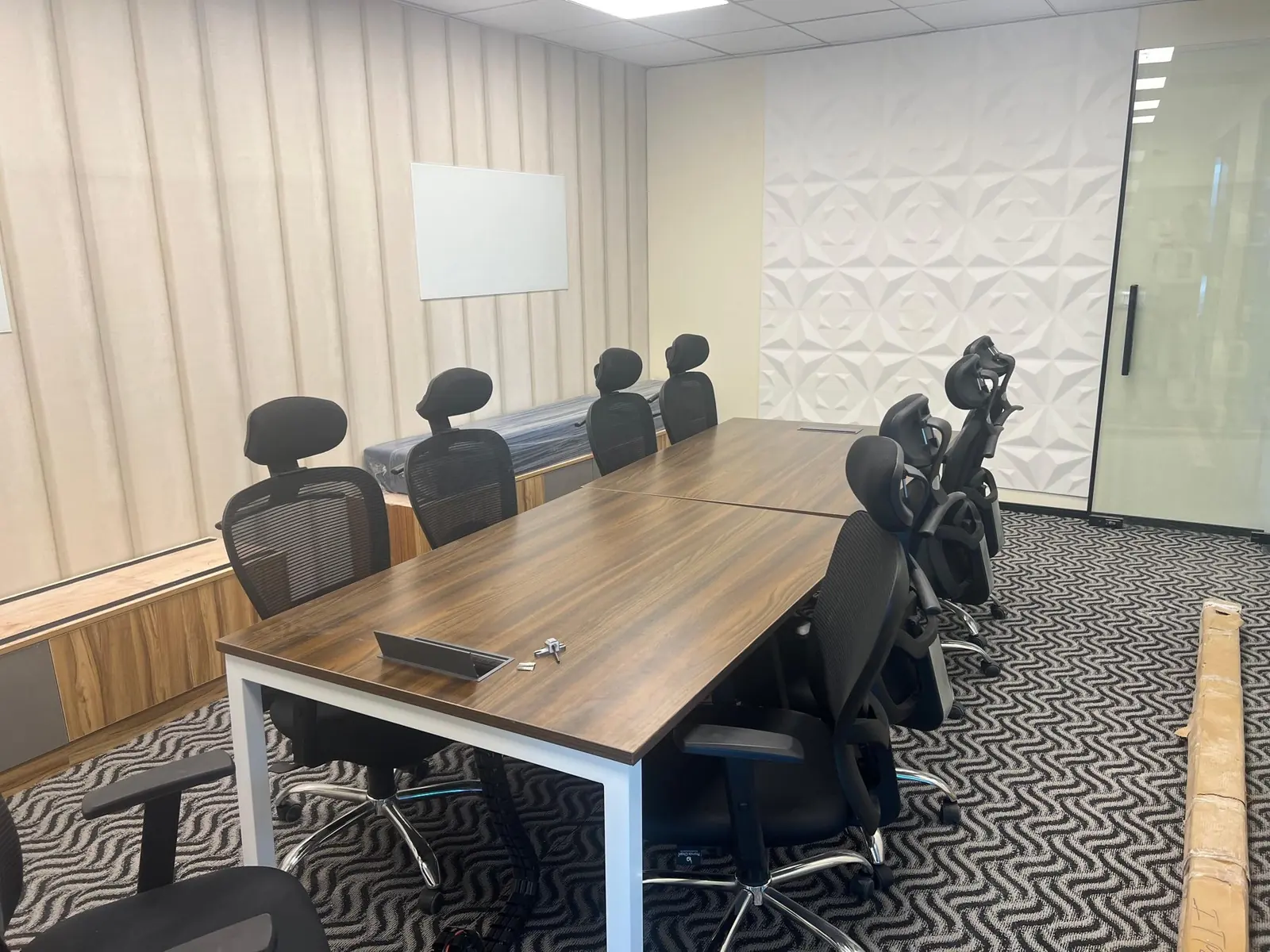 Conference room with discussion table and chairs
